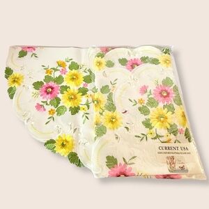 Set of 2 New Vintage Round Tablecloths – Daisy Embroidered Design – 33.75”